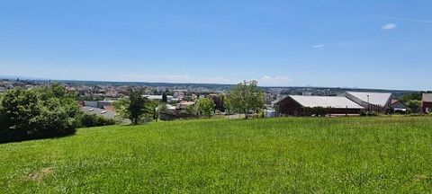 A la jonction entre Vichy, Cusset et Creuzier-le-Vieux, ce magnifique terrain vous offrira un cadre d'exception pour votre future maison. Exposition Est-SUD- Ouest Au calme, avec vue dominante et sans vis-à-vis. Tout à l'égout. Eau et électricité en ...