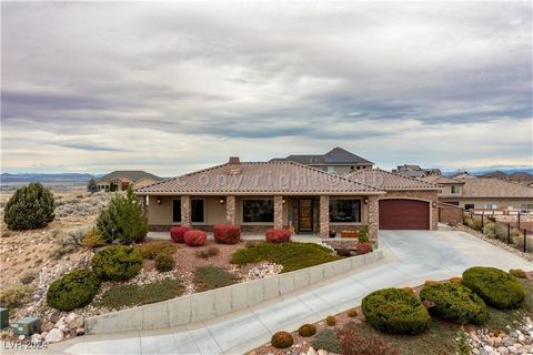 Experience the charm of this single-story rustic modern home, perfectly positioned for stunning views. This residence features 3 bedrooms, 2 full bathrooms, a half bathroom, and a den/office. Vaulted ceilings and a cozy fireplace enhance the spacious...