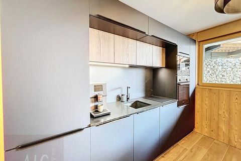 Sehr schöne Wohnung mit 2 Schlafzimmern, im 2. Stock in einer neuen Luxusresidenz, am Anfang des Skigebiets Les Portes du Mont Blanc gelegen, mit einer Fläche von 63 m². Sie besteht aus einem Eingang mit begehbarem Kleiderschrank , ein Wohnzimmer mit...