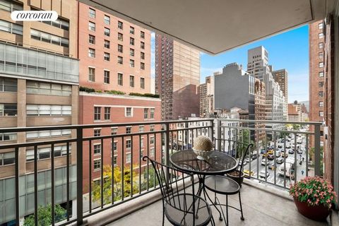 Impeccably renovated 1BR/1BA with balcony in beautiful full-service Murray Hill building. Sparkling top-of-the-line chef's kitchen with Viking and Bosch appliances and beautiful high quality cabinets. Luxurious bath with large walk-in shower. Customi...