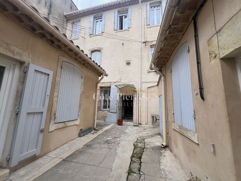 Situé en plein cœur de Nîmes, cet ensemble immobilier de 256 m2 est une opportunité unique pour les investisseurs. Composé de 7 appartements lumineux et bien agencés, il offre un fort potentiel de rendement locatif dans un secteur très prisé. Sa loca...