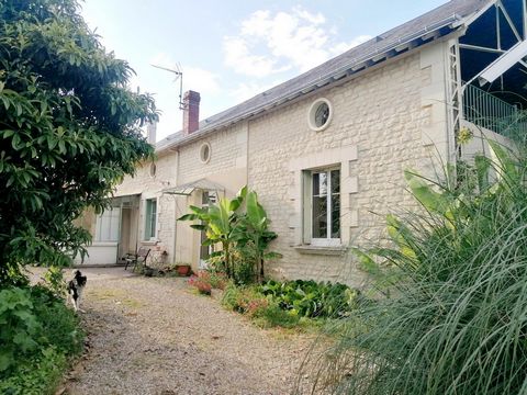 Sur la commune de Naintré à 10mn de Châtellerault venez découvrir cette belle longère de 152m2 habitables environ. Proche de toutes les commodités, elle bénéficie d'un emplacement idéal pour les familles à la recherche de tranquillité tout en étant p...