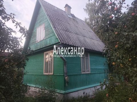 1700769 Продаётся дача в СНТ «Лотос-1» Участок площадью 11 соток расположен в живописном месте, окружённом природой. На участке расположен двухэтажный дом общей площадью 49 квадратных метров. Описание дома: * Первый этаж: веранда, кухня и гостиная. *...