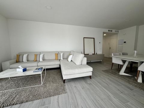 Located in Nueva Andalucía. Unique opportunity! Modern penthouse for sale, ready to move in. This spectacular property features three spacious bedrooms and three full bathrooms, ideal for families or anyone looking for space and comfort. All rooms ha...