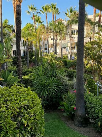 Located in Puerto Banús. Charming apartment in a closed, green urbanization located on the second line from the beach. Only a 5-minute walk to the famous Mistral Beach, 15 minutes to Puerto Banus, and 5 minutes to the Promenade of San Pedro. Convenie...