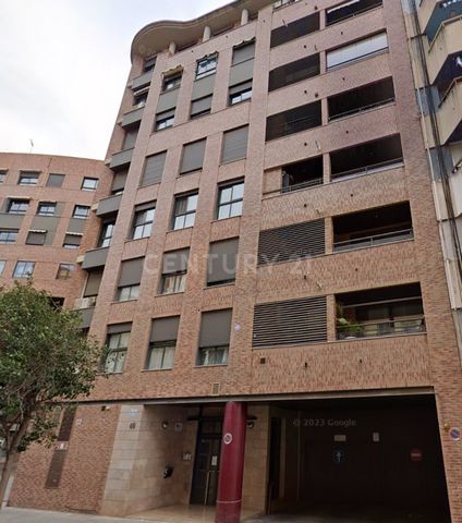 ¿Buscas tu nuevo hogar? Nosotros lo tenemos Excelente oportunidad de adquirir esta vivienda de 105m² con4 dormitorios y 2 cuarto de baño, ubicada en C/ Maestro Valls, Zona Ayora, en ciudad de Valencia capital de provincia. Localizada en un entorno ro...