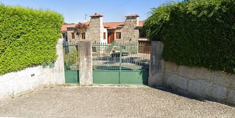 Descubra o encanto da vida no campo com esta magnífica moradia situada em Galegos, no concelho de Penafiel, a apenas 25 minutos do Porto. Aqui, você poderá desfrutar da paz e da beleza natural em uma propriedade que oferece amplos espaços e um extens...