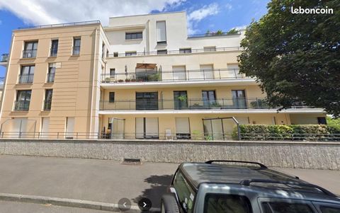 Situé dans le quartier de Beaulieu/Venoix, cet appartement de 2010 bénéficie d'un emplacement privilégié, proche des commerces et des transports en commun. Ce charmant appartement de 44 m² comprend une grande terrasse de 28m² exposée sud-ouest, offra...