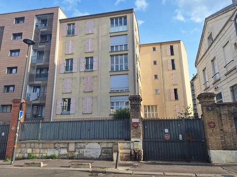 Appartement à vendre avec occupation de locataire, bien situé et proche de Paris . Une belle affaire pour investisseur, opportunité à saisir. Emplacement et localisation idéal. La ville de Saint Denis est cosmopolite avec une jeunesse active entourée...