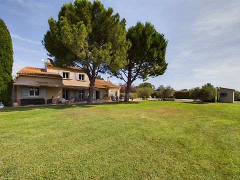 Venez découvrir cette magnifique villa de type Mas, située dans un cadre paisible et sans vis-à-vis?; idéale pour ceux qui recherchent sérénité et confort. Nichée sur un terrain spacieux de plus de 6000 m2, cette propriété allie charme provençal et p...