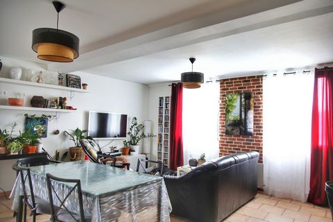 Situé dans la charmante commune de Marles-en-Brie (77610), cet appartement offre un cadre de vie paisible et convivial, idéal pour les familles cherchant la tranquillité à proximité de la vie urbaine. Cet appartement de 64 m², comprend une entrée don...