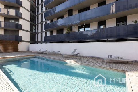 MYLIFE REAL ESTATE presents this fantastic 74 m² apartment for sale in a residential complex with a community pool in Diagonal Mar. Description Exclusive 74 m² move-in ready apartment located in a building with a communal area and pool in one of the ...