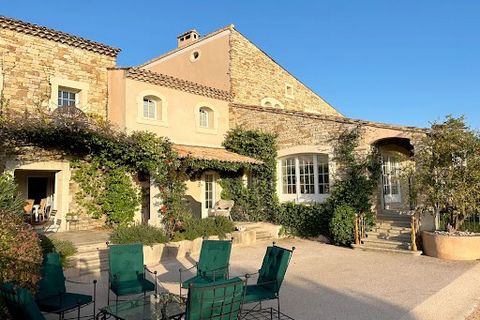 Nestled in a peaceful residential area of the charming village of Sablet, with the Dentelles de Montmirail in the background, this unusual villa, with its generous volumes and quality features and swimming pool, is ideally located just a stone's thro...