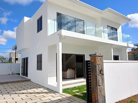 Villa à vendre à Trou aux Biches – Un havre de paix au nord de l'île Maurice Découvrez cette superbe villa individuelle située dans le quartier paisible de Trou aux Biches, à seulement 20 minutes de Grand Baie. Offrant un cadre de vie idéal pour une ...