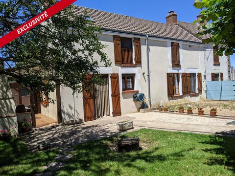 Located in the charming town of Plessis-l'Échelle (41370), this house benefits from a calm and family environment. Close to shops and schools, it offers a pleasant living environment, ideal for families looking for peace and convenience. The property...