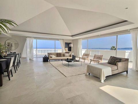 06400 - CANNES - PALM BEACH. Situé au coeur de la prestigieuse ville de Cannes, dans le quartier du Palm Beach, cet EXCEPTIONNEL TRIPLEX PENTHOUSE avec VUE PANORAMIQUE imprenable sur la Mer est UNIQUE. Il offre une expérience de vie luxueuse avec une...