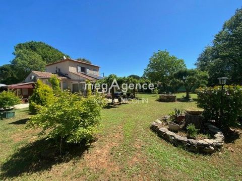 Located in Le Val (83143), this charming 145 m² house sits on spacious land of 10,427 m². The property offers a peaceful setting in the countryside, whilst remaining close to amenities. Benefiting from a south-facing orientation, it enjoys breathtaki...