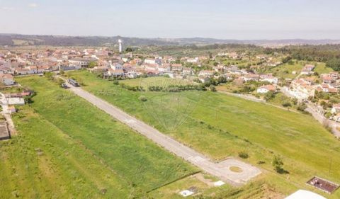 LOTE DE TERRENO PARA CONSTRUÇÃO EM ALFARELOS Lote de terreno para construção , num loteamento infraestruturado, no centro da vila de Alfarelos. Com uma exposição solar brilhante e uma paisagem deslumbrante sobre o vale do Mondego este é um local sobe...