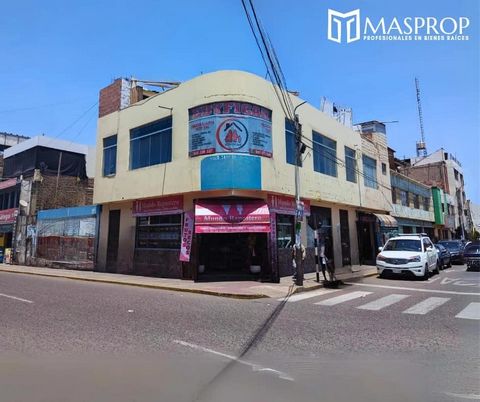 Locaux commerciaux à vendre dans le meilleur quartier de Tacna ! Opportunité unique ! Un local commercial à usage de restaurant stratégiquement situé dans l’une des zones les plus privilégiées de Tacna, près du théâtre municipal et du marché Dos de M...