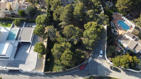 Grijp de kans om je droomhuis te bouwen op dit prachtige perceel, gelegen in het pittoreske dorpje Altea la Vella, Altea. Deze gebruikte bouwkavel is momenteel te koop en heeft een prachtig uitzicht op de bergen. De kavel is perfect voor wie op zoek ...