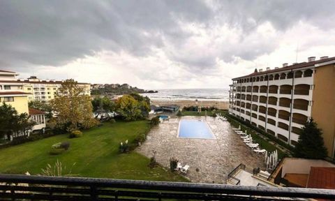 Agence SUPRIMMO : ... Appartement de deux chambres avec vue sur la mer et la piscine, dans un complexe fermé avec de nombreuses commodités, en première ligne, à côté de la plage de Nestinarka à Tsarevo. La propriété a une superficie totale de 122,10 ...