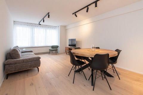 L'établissement, avec son ambiance raffinée et chaleureuse, propose un appartement de 3 chambres magnifiquement rénové situé au 3ème étage de la Koninginnelaan. L'appartement est conçu pour accueillir jusqu'à 6 personnes, chaque chambre étant dotée d...