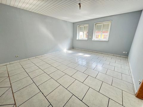 Appartement T3 à loué au centre ville de Sarralbe au 1 premier étage. Il dispose d'un hall d'entrée, d'un salon ouvert sur une cuisine, d'une chambre et une salle de bain (douche, vasque + meuble + WC). faible consommation de chauffage. Me contacter ...