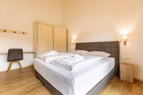 Questo spazioso appartamento con 3 camere da letto a Oberwölz offre un soggiorno confortevole ed elegante per un massimo di 8 persone, con 82 m² di spazio abitabile ben arredato. Situato ai piedi della pista da sci, l'appartamento offre una vista moz...