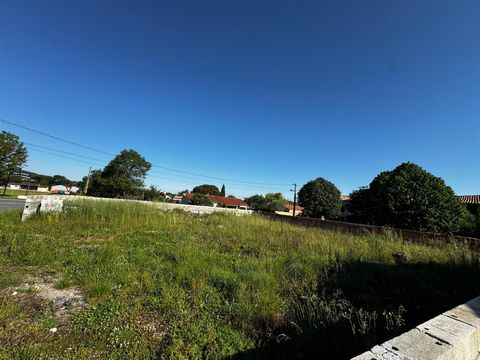 Terrain constructible 746m2 clôt