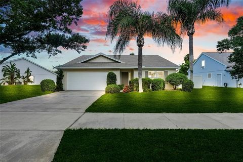 Welcome to this lovely lake front home in Winter Garden's most desirable lakefront gated community, just minutes from the fun in downtown and Winter Garden village. As you arrive, the front covered patio creates a sense of home as you are greeted by ...