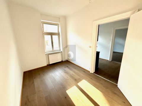 Dit charmante appartement in Graz, 8020, is een waar juweeltje voor alleenstaanden, koppels of gedeelde appartementen. Met 2,5 kamers biedt het voldoende ruimte voor individuele ontwerpideeën. De zuidwestelijke oriëntatie zorgt voor zonovergoten kame...