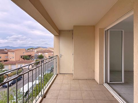 Très beau T2, refait à neuf avec balcon.