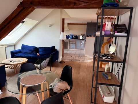 Appartement en duplex de 83 m2, 2 ch, balcon-terrasse.