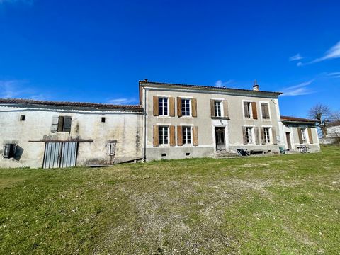 Maison de Maître à finir rénover, dépendances, vue dégagée