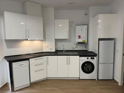 Opportunité à Miraflores - Appartement neuf - impeccable. Prix : 164 900 Emplacement : Calle Barca , Miraflores Commercialisé par : Century 21 Sky Nous vous présentons ce charmant appartement de 49 mètres, avec entrée indépendante, et un excellent em...