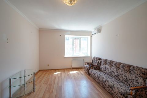 Продаётся двухкомнатная квартира по адресу: ул. Рахманинова, 21, корпус 1, 4 этаж 6-этажного кирпичного дома 2012 года постройки. Территория ухоженная и закрытая, есть детские и спортивные площадки, зелёные зоны, асфальтированные дороги. Общая площад...