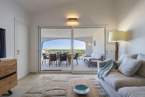 Villa Levante: Medelhavet bor vid havet Byggstart: 18.02.2025 | Överlämning: Slutet av 2026 Inbäddat i det drömlika kustlandskapet på Sardinien, bara några minuter från det turkosblå havet, kombinerar Villa Levante exklusiv boendekomfort med medelhav...