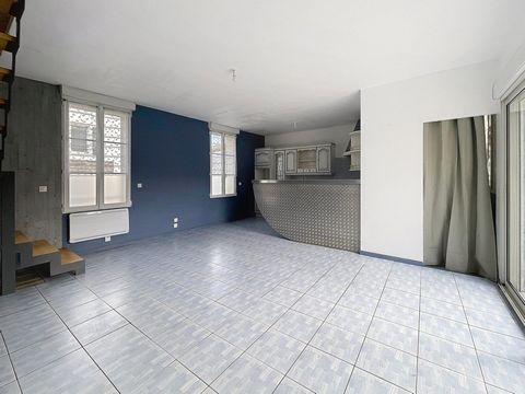 Maison 3 chambres, local commercial, jardin/cour. Piscine et dépendance. LALEU