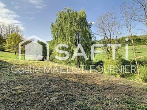 Villa 4 faces avec terrasses et jardin