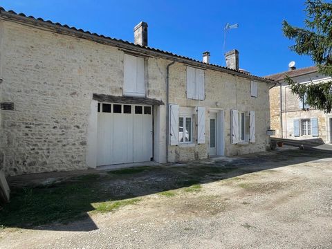 Maison en pierre rénovée 131 m² à Charras