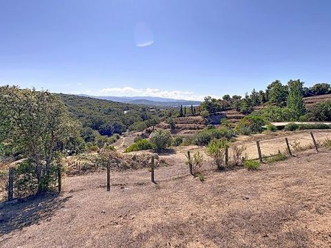Votre conseillère RENUCCI Céline a le plaisir de vous proposer un terrain à bâtir de 5000 m², non divisible, sur la rocade de Porticcio, avec un accès direct depuis la route. Ce terrain avec vue mer est viabilisé et borné. Possibilité d'acquérir une ...