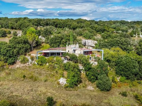 Une belle maison contemporaine dans la position la plus enviable du Gard Provença