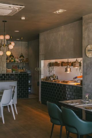 Acceptez notre invitation et venez explorer cette opportunité de marché. Si vous recherchez un emplacement stratégique pour votre entreprise, dans une zone à fort potentiel de valorisation où investir en toute sécurité, consultez cette annonce ! Attr...