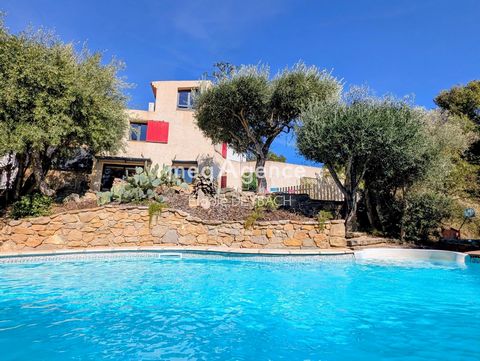 Maison avec vue, trois chambres, garage, piscine et terrain