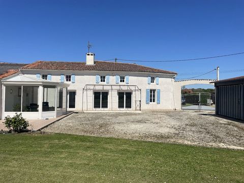 Maison Charentaise avec Jardin Arboré d'Exception