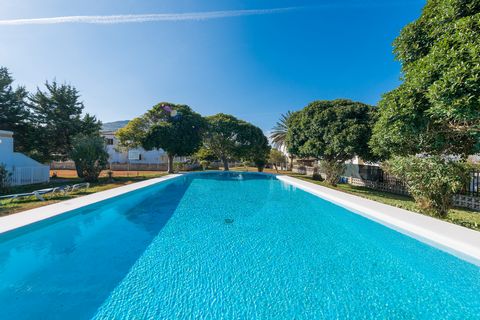 Geweldig appartement met gedeeld zwembad waar 4 gasten kunnen genieten van het strand van Puerto de Alcudia dat op slechts 750 meter afstand ligt. De eenvoudige maar mooie gedeelde tuin met zwembad in dit geweldige familiecomplex van appartementen is...