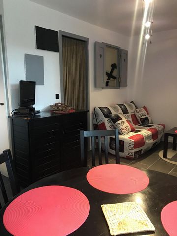 The Residence l'Edelweiss is a very nice residence located in the center of the village. It is close to the slopes and the shops. Surface area : about 25 m². Floor -1. Orientation : North. Living room with BZ-sofa. Sleeping area with double bed. Kitc...
