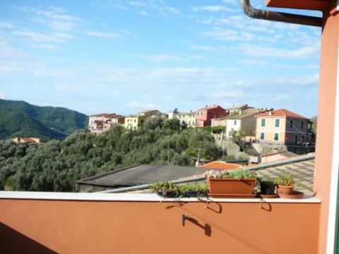 2-bedroom top floor apartment in excellent condition in a three-storey building in a sunny position with amazing view over the valley in Montale, a hamlet of Levanto, along the Cinque Terre coastline. 2-bedroom top floor apartment in excellent condit...