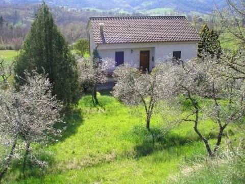 Country House situated in a very panoramic location in the southern part of Umbria, less than ½ mile from the village of Aguzzo. The country house house is fully habitable although it could benefit from some cosmetic/updating works since last full re...