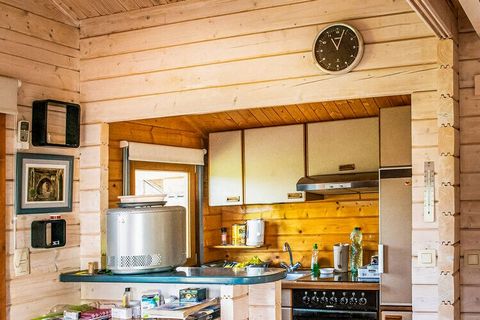 This chalet in Waimes for 3 people has a living/bedroom. Ideal for a small family on a vacation, the home is located very close to the Circuit de Spa Francorchamps. The home features a beautiful garden where you can spend some time amid nature with y...